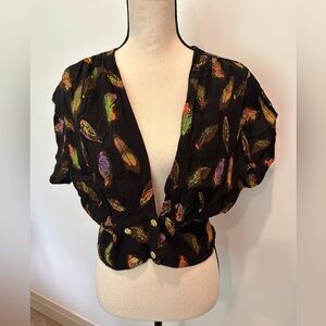 Motel Rocks  Black Multi Color Feather Print Crop Top Flutter Sleeve M EUC